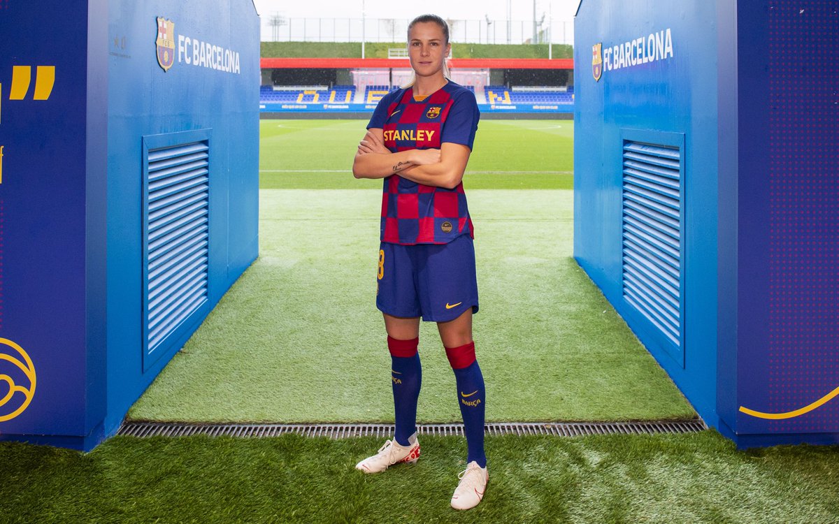 FCBfemeni's tweet image. 😉 Bona nit, culers! #FCBFemeni