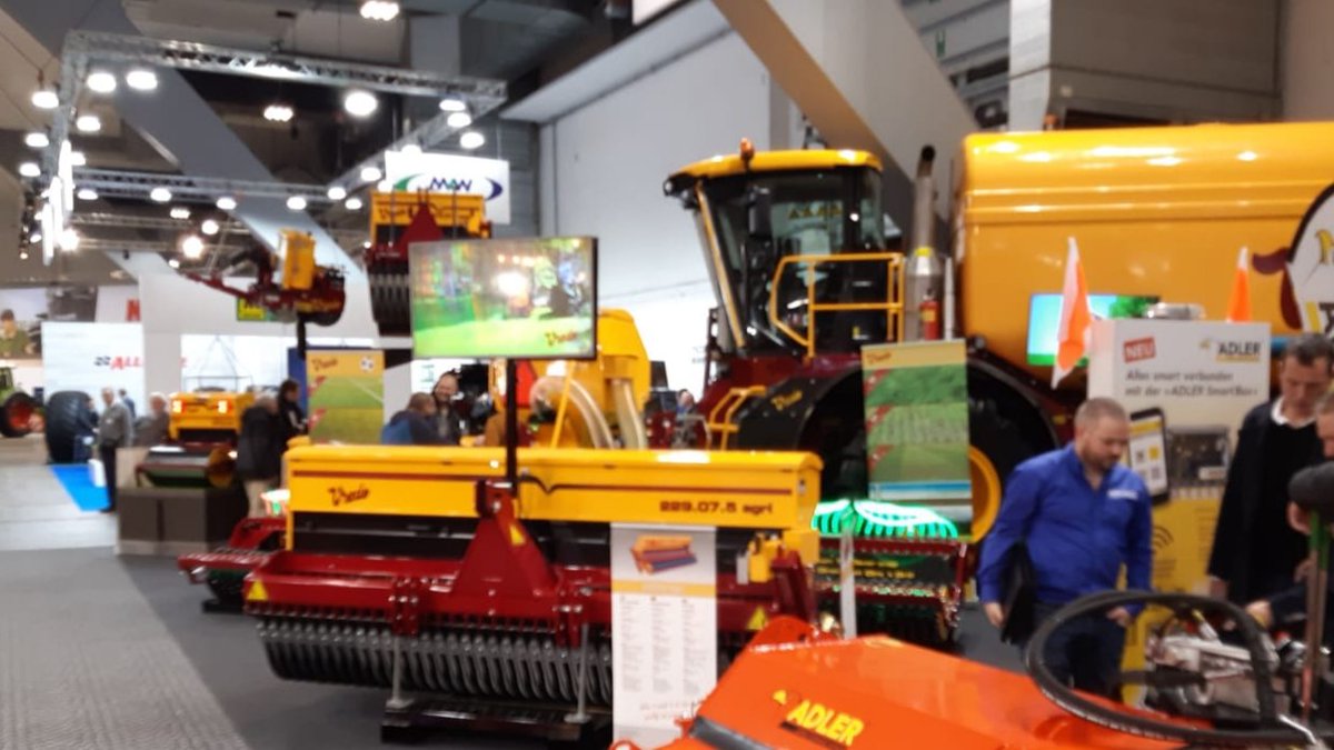 VredoDodewaard's tweet photo. Welkom bij #Vredo op de @Agribex 2019 in #Brussel #Agropak hal 7 #doorzaaien #zelfrijder #mest #zodenbemester #snijfilter https://t.co/8loUsY4MMH