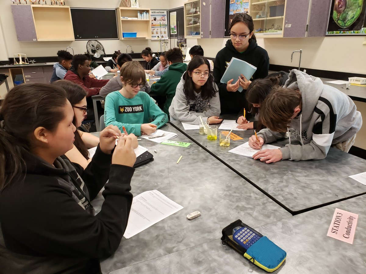 MsRomo307's tweet photo. Working on a physical properties of matter lab. Collaboration is so valuable! #TecVoc #TecVocScience https://t.co/p7bQbQiL9B