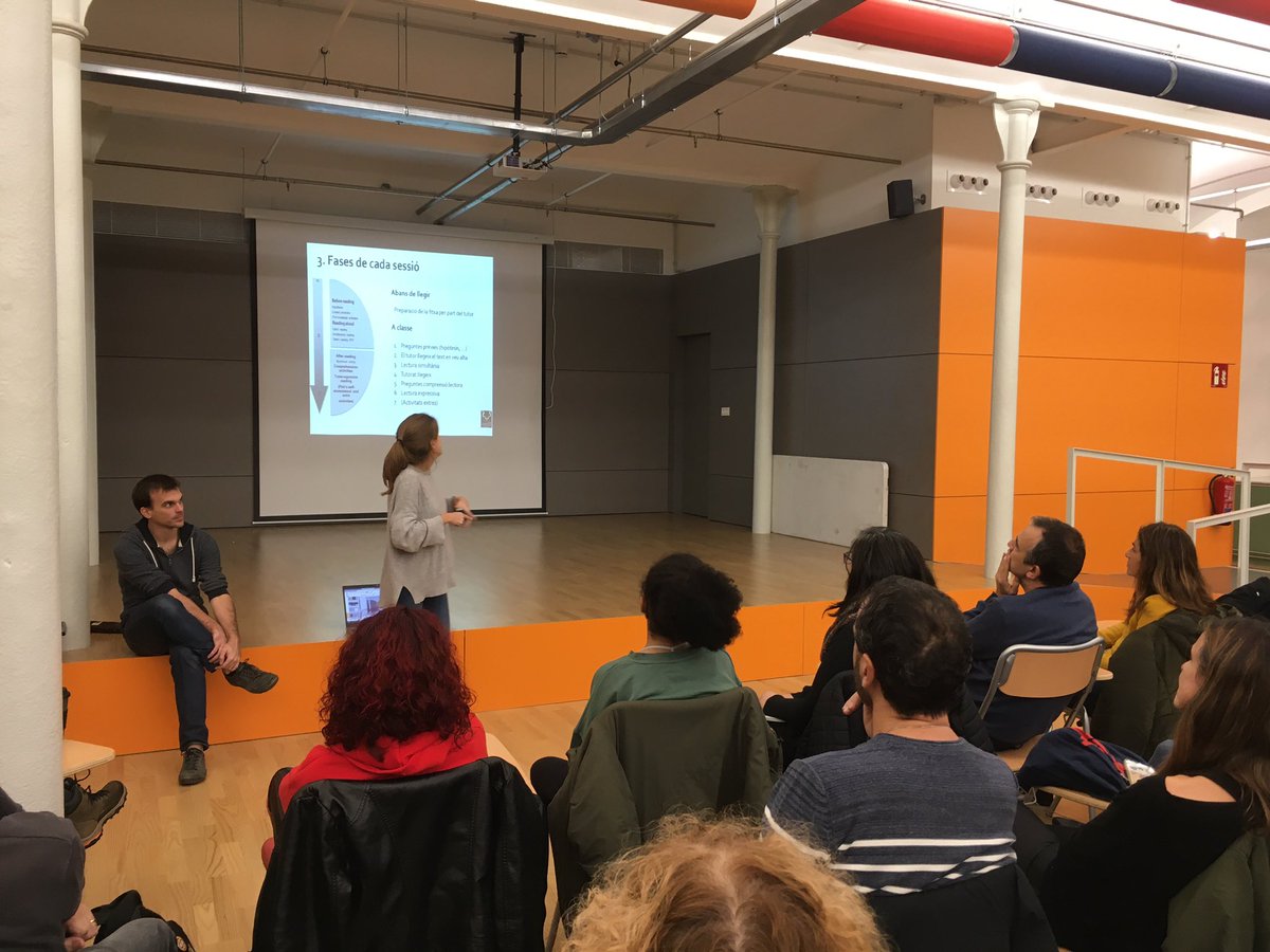 instmartipous's tweet image. Avui hem presentat el programa “Reading in pairs” a les famílies del centre. #aprenentatgeentreiguals #comprensiólectora Gràcies profes d’anglès (per la feina i el gran repte que esteu portant a terme). @GraiUab @fontana_ursula @mcampro