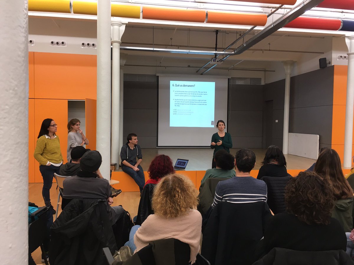 instmartipous's tweet image. Avui hem presentat el programa “Reading in pairs” a les famílies del centre. #aprenentatgeentreiguals #comprensiólectora Gràcies profes d’anglès (per la feina i el gran repte que esteu portant a terme). @GraiUab @fontana_ursula @mcampro