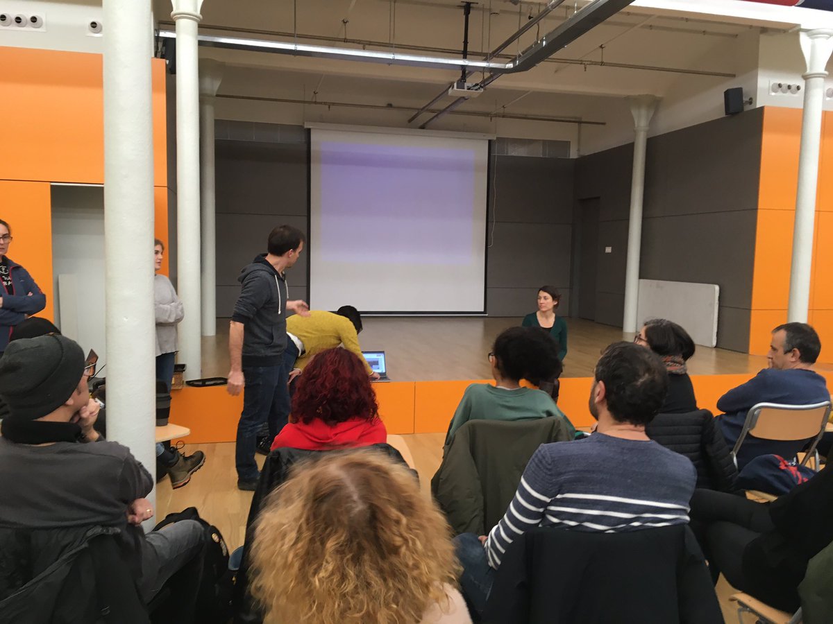 instmartipous's tweet image. Avui hem presentat el programa “Reading in pairs” a les famílies del centre. #aprenentatgeentreiguals #comprensiólectora Gràcies profes d’anglès (per la feina i el gran repte que esteu portant a terme). @GraiUab @fontana_ursula @mcampro