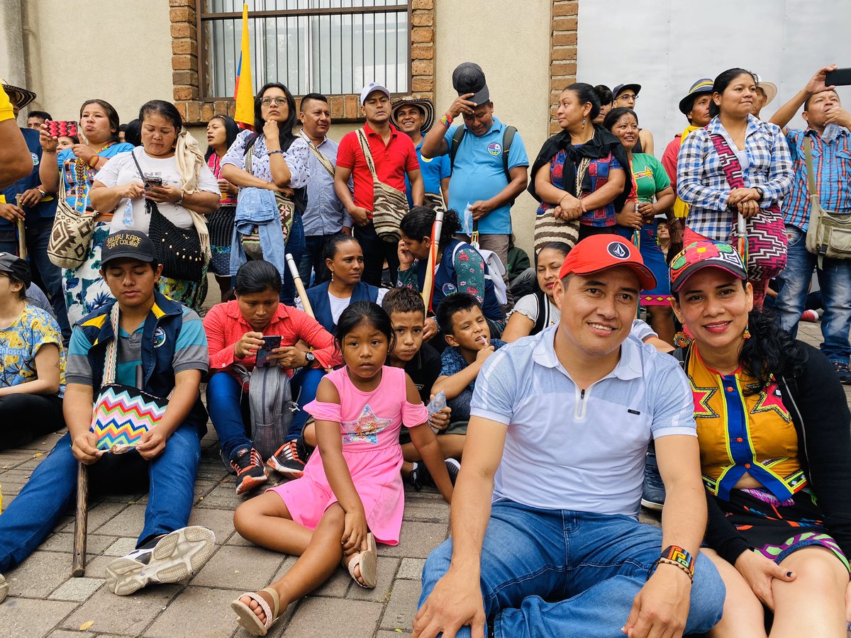 OIA_COLOMBIA's tweet photo. #OIACUENTA | El Consejo de Gobierno Mayor de la Organización Indígena de Antioquia #JMGOIA participa en el Gran Paro Nacional de Medellín. Queremos morir de viejos. @ONIC_Colombia @luiskankui @ArrietaJuvenal @RicharSierraA @Gustavovelezt1 @A_Domenech @EspitiaSenu @Amelicia7 https://t.co/1kqYp8zzOU