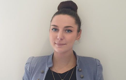Le_Moniteur's tweet photo. #TrajectoiresBTP Le prix de la meilleure trajectoire jeune #espoir et le prix étudiants Ascension éclair sont attribués à Florianne Martin, chef d’agence @PointP_fr.
Le prix lui est remis par Didier Simon de Bessac, président de Managers by #AlexanderH… https://t.co/dEGegRutly https://t.co/3sRSai37jD