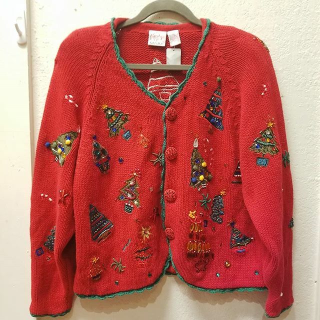Who's ready for some ugly Christmas outfits!!
#uglychristmassweater #bedazzled 
This one is only $15! ift.tt/2Yfk7xQ