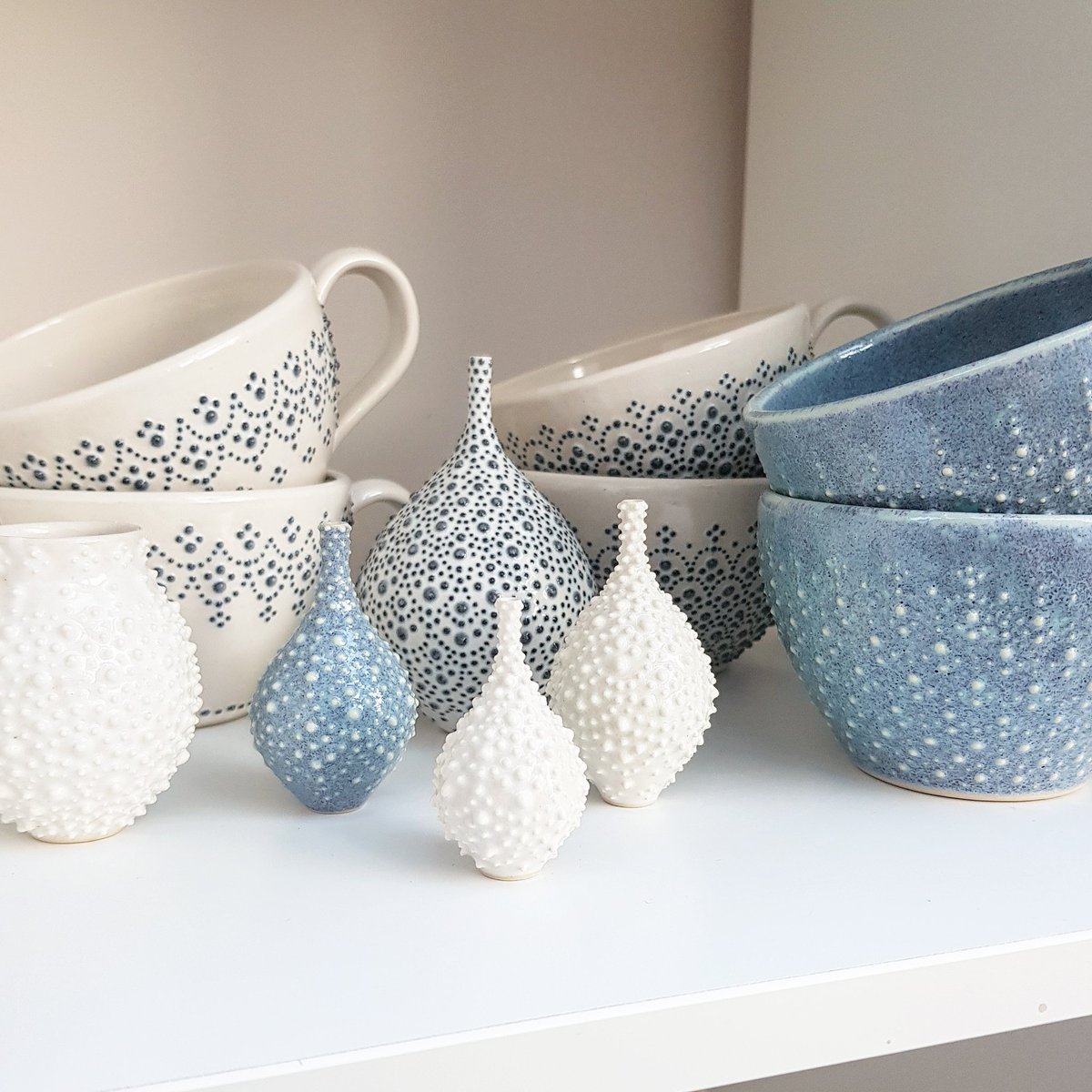 Mugs and vases in ivory, tinted frost and black & white.
These are all on their way to their new homes today! 📦❄
~
#studioceramics #rethinkceramics #shopsmallbusiness