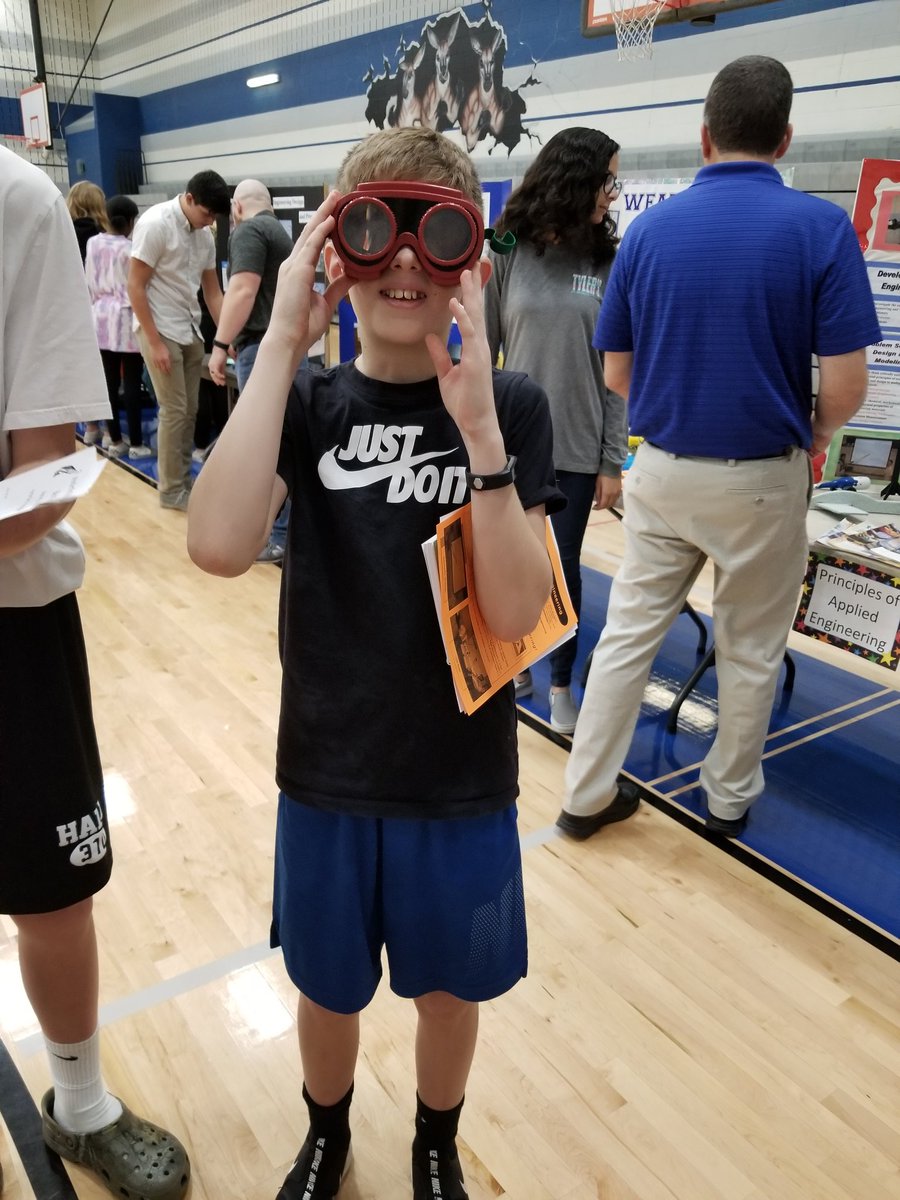 LawWhs's tweet photo. JR. ROO FEST has commenced and we are Rockin' the house! Looking forward to seeing these awesome 8th graders in our program next year! #highschool #whywisd #CTE #roofest @WHS_CTE https://t.co/neXUtaqSW9