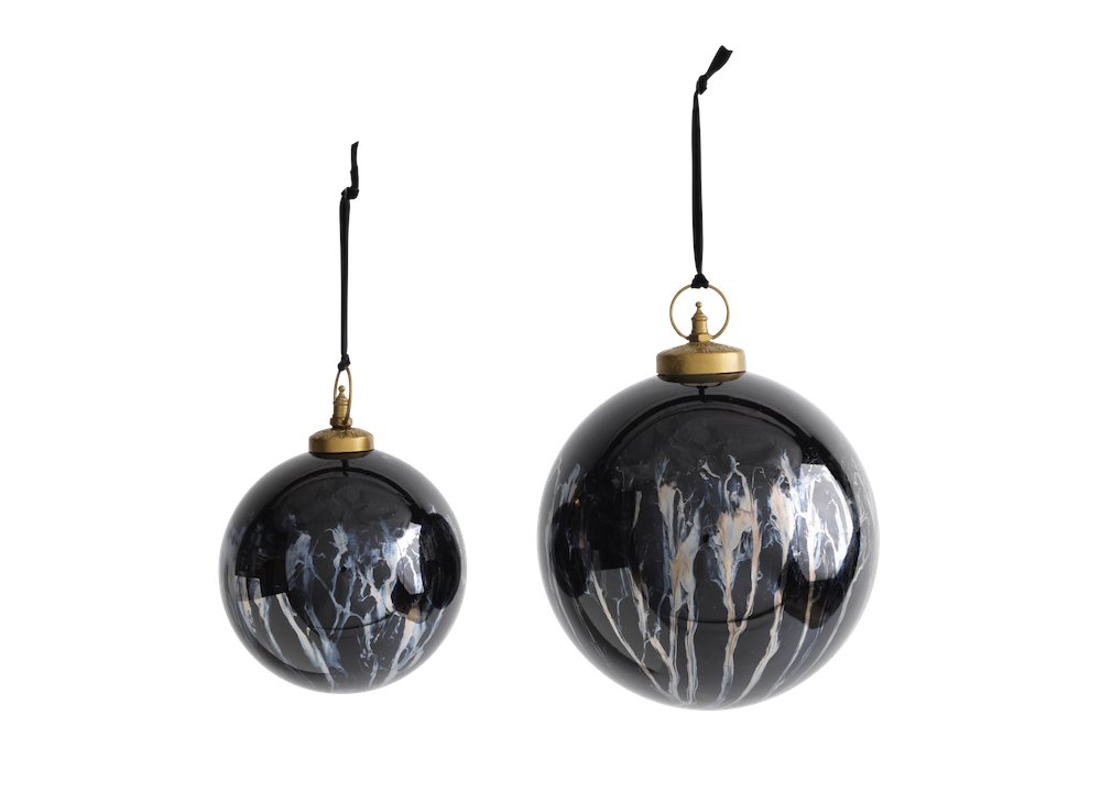 ⭐️ON THE 3RD DAY OF CHRISTMAS...⭐️

WIN a pair of Luxury Baubles from <a href="/KAGUInteriors/">KAGU Interiors</a>!

To enter the competition:
- FOLLOW us.
- RT this tweet.

A name will be drawn and announced every day, every evening.

For more details: bit.ly/2Lm5rrC