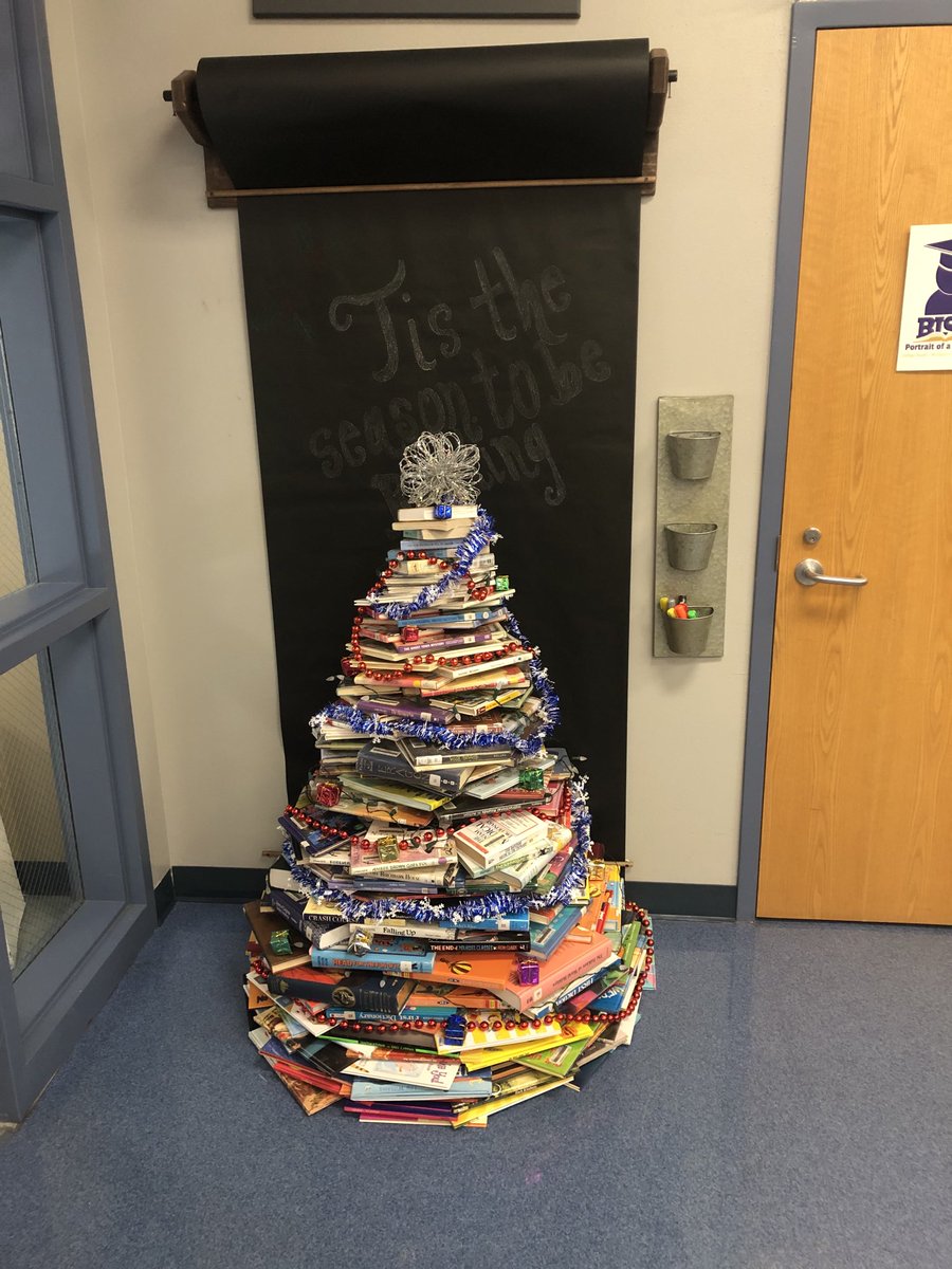 HHE_Library's tweet photo. ‘‘Tis the Season to Be Reading at HHE library! ⁦@bisdhhe⁩ #huskypride #birdvillelibraries https://t.co/5dKJDhB4nL