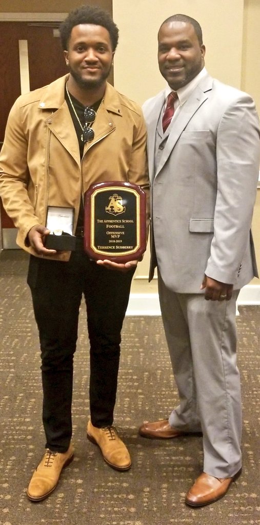 BeBIGTIMECoachD's tweet photo. Congratulations to C/O 2018 QB Terrence Sudberry on Officially Completing his Apprenticeship. The QB from Wade Hampton High School in South Carolina played in 29 games as a QB and finished his career with 2664yds 28TDs and a 124.6 QBR we are proud of you Sud!! https://t.co/tFZhANzwLY