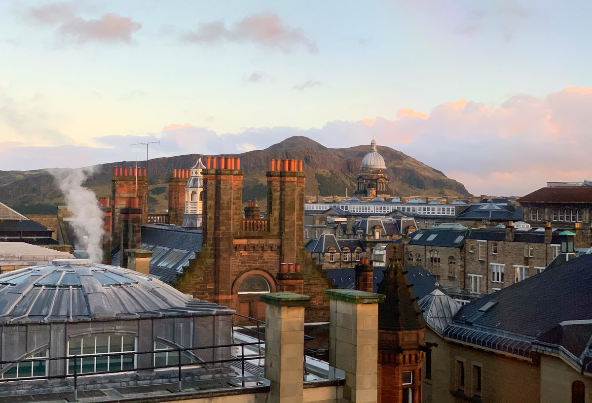 natlibscot's tweet photo. So the view from our Special Collections Reading Room is a little bit π
#Edinburgh #LibrarySunset https://t.co/faRSAiZ5bu