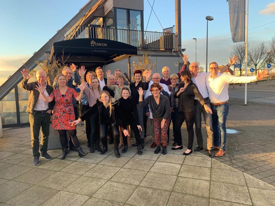 jijbent_org's tweet photo. Afgelopen weekend werden pleeggezinnen uit Westland getrakteerd op een kerstmatinee door @UnicumElzenhage &amp; Rotary Westland. Wat een feest! Heerlijk eten, gezellig samen zijn, live muziek en wat deden de leden van de Rotary het goed in de bediening en in de spoelkeuken 😄💪🙏 https://t.co/PCx9VTzI50