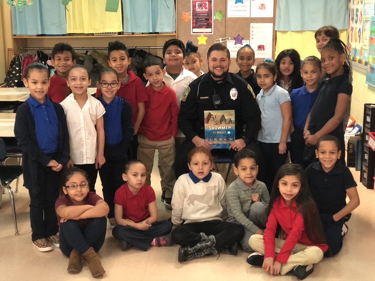 AndreaWhiteRSD's tweet photo. Thank you to RHS 2012 graduate, marine veteran, and Reading Police Department Officer Raymond Acevedo for being our Mystery Reader today! #RSDproud #10Pennproud @RowKasisky #Marine #ReadingPD https://t.co/SX5McFUtHT