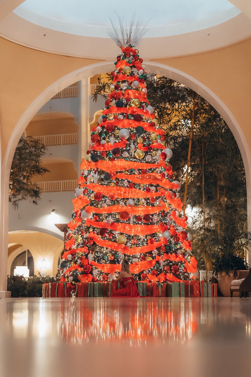 FairmontKeaLani's tweet photo. It's beginning to look a lot like Christmas! Will you be joining us tomorrow for our annual tree lighting ceremony at 5:30pm? 📸 @andyto #fairmontkealani #alwayskealani https://t.co/tPftnsVcD2