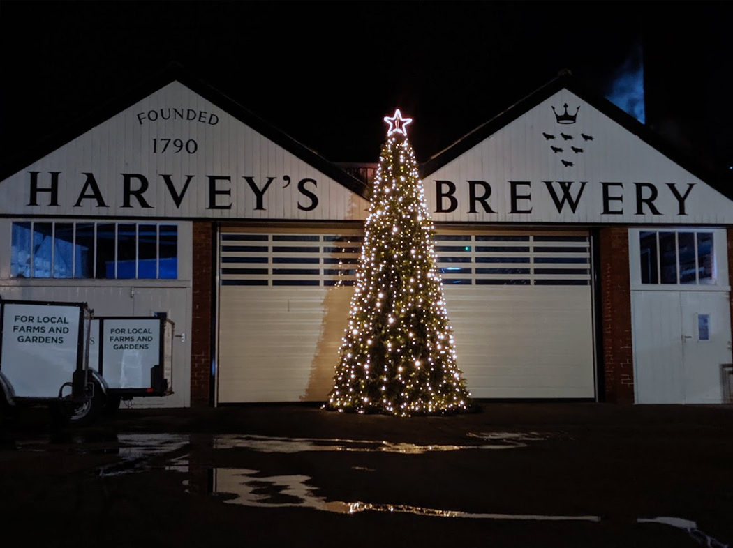 RT <a href="/Harveys1790/">Harvey's Brewery</a> Our Brewery Christmas Tree is up and Lewes is starting to feel festive! 🎄👏

Now it's time for a pint of Christmas Ale! 🍻
#harveyschristmas #lewes #christmasale