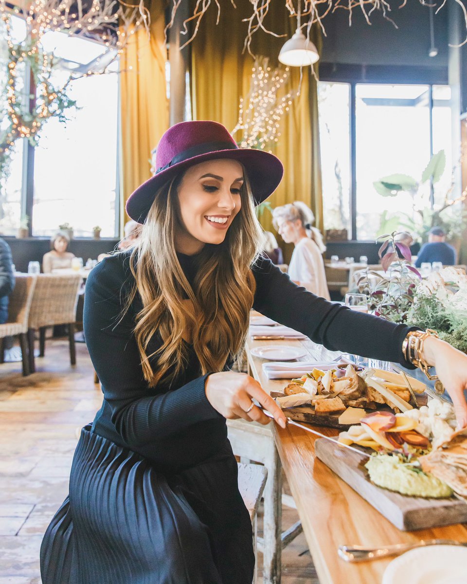 AlexSMcCormick's tweet photo. Happy #wellnesswednesday my friends! I hope you have signed up for the event  tonight. I will be discussing all things health &amp; wellness with a focus on how to stay on track over the crazy holiday season. I’d love to see you there! 🍷🥦🙏🏼

https://t.co/haqTQkZRfx? https://t.co/2zhI4iITj0