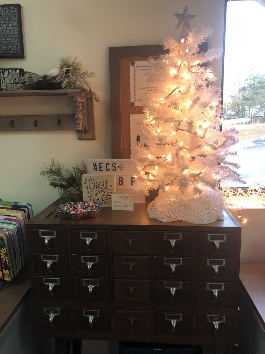 DanaElrod's tweet photo. Team ECS is getting into the holiday spirit!! @crsavage82 @garoadrunner @KatLoMonacoECS @BethHuber_ecs @RosieGwin #workhardandhavefun
#spreadthejoy https://t.co/O1QYBYc8h1