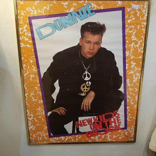 Someone needs to take Donnie home and hang him above their toilet. That look on his face is too good 
#nkotb ift.tt/2RkibTx