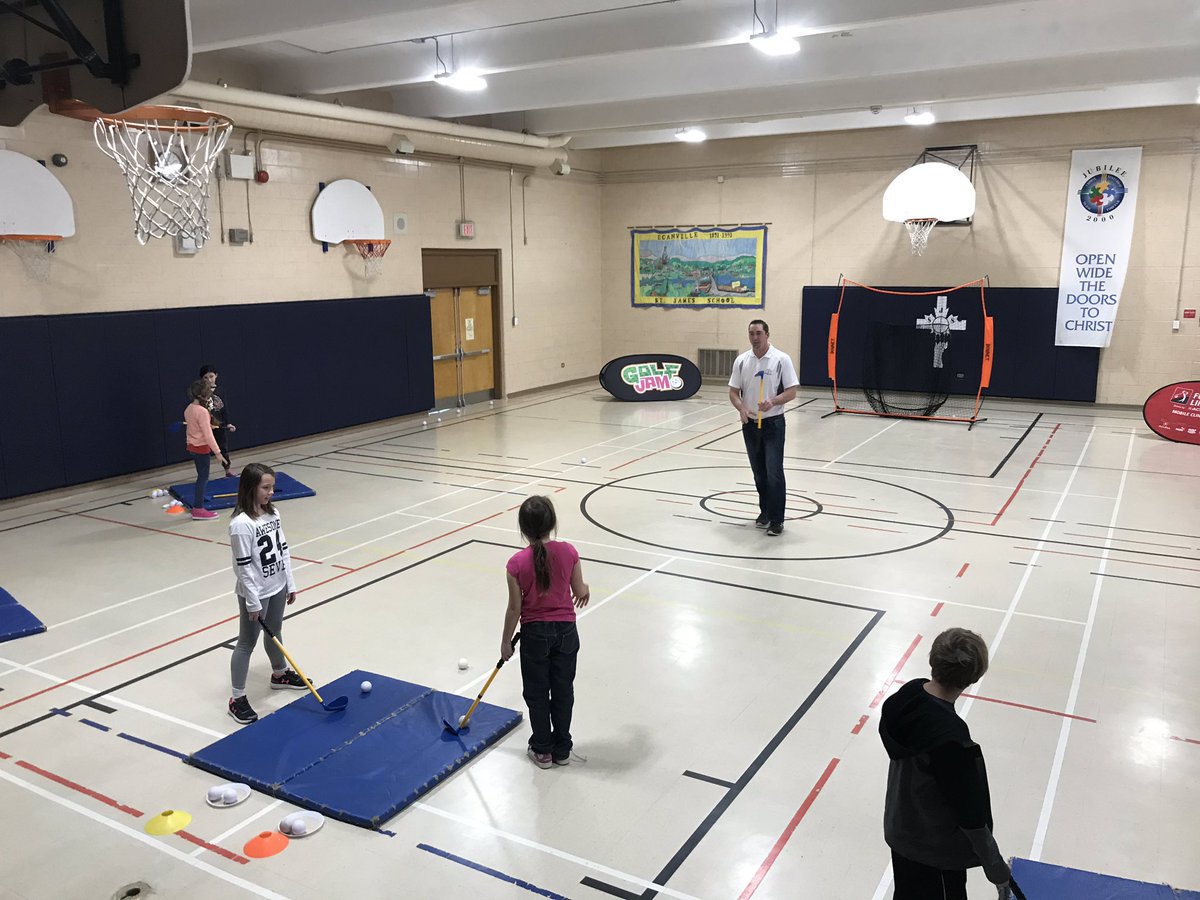 Today #GIS is in Eganville, Ont. Derek MacDonald from <a href="/Whitetail_GC/">Whitetail Golf Club</a> came to lead some lessons at <a href="/StJamesRCCDSB/">St. James Eganville</a>. Thanks to Mrs. Enright and staff for having us! #futureisbright <a href="/TheGolfOntario/">Golf Ontario</a> <a href="/MaureenEnright/">Maureen Enright</a> <a href="/GolfCanada/">Golf Canada</a> #juniorgolf <a href="/RCCDSB/">RCCDSB</a>