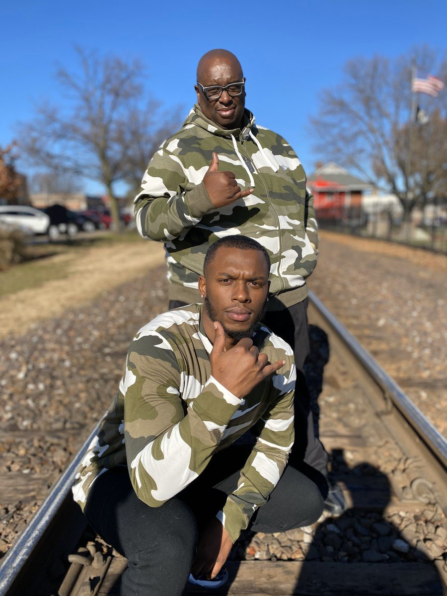 darronledwards's tweet image. They may not go to your same university but they better pledge your same fraternity! #Legacy #AlphaPhiAlpha Happy Founders Day  @APHIABetaLambda @dedwards_32  @AlphasPittsburg @PotentPiO @apa1906NETwork