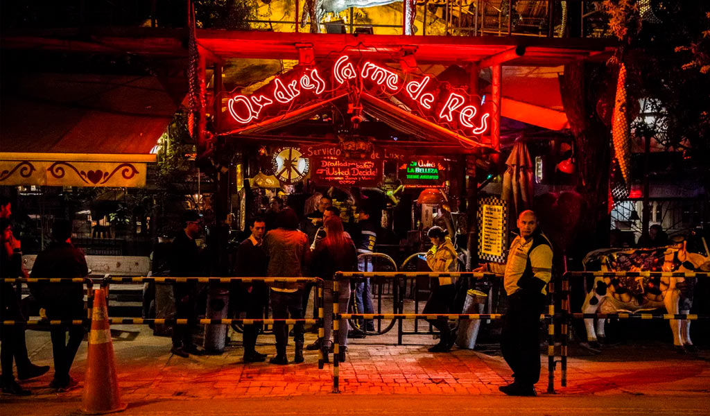 TadeoCrossLab's tweet image. #NUEVAHISTORIA | Quien quiera ser parte del restaurante @Andres_C_de_Res - el sueño de muchos jóvenes de universidades en Bogotá-, ya sea como empleado o como comensal... (1-2)

#PeriodismoJoven

👉🏼bit.ly/2OQP3Se