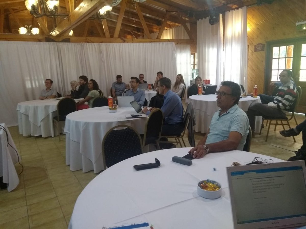 SecAmbNqn's tweet photo. #Ayer la @SubseAmbNqn de #Neuquén, junto a la @AmbienteRN de #RioNegro, Empresas Hidrocarburíferas, #Facias y Viveros, compartieron avances y propuestas para el 2020 de las comisiones Técnico / Legal; Experiencias de Campo y Organización del "2do encuentro Regional de Viveros". https://t.co/jDnERmhL7y