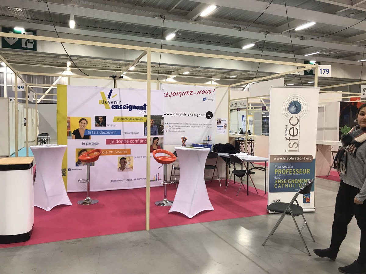ddec22's tweet photo. Rejoignez-nous demain sur le stand de l’enseignement catholique au salon Sup’Armor ! Toutes les infos pour devenir enseignant dans notre réseau #ecbretagne #devenirenseignant #suparmor https://t.co/piGPBlz37a