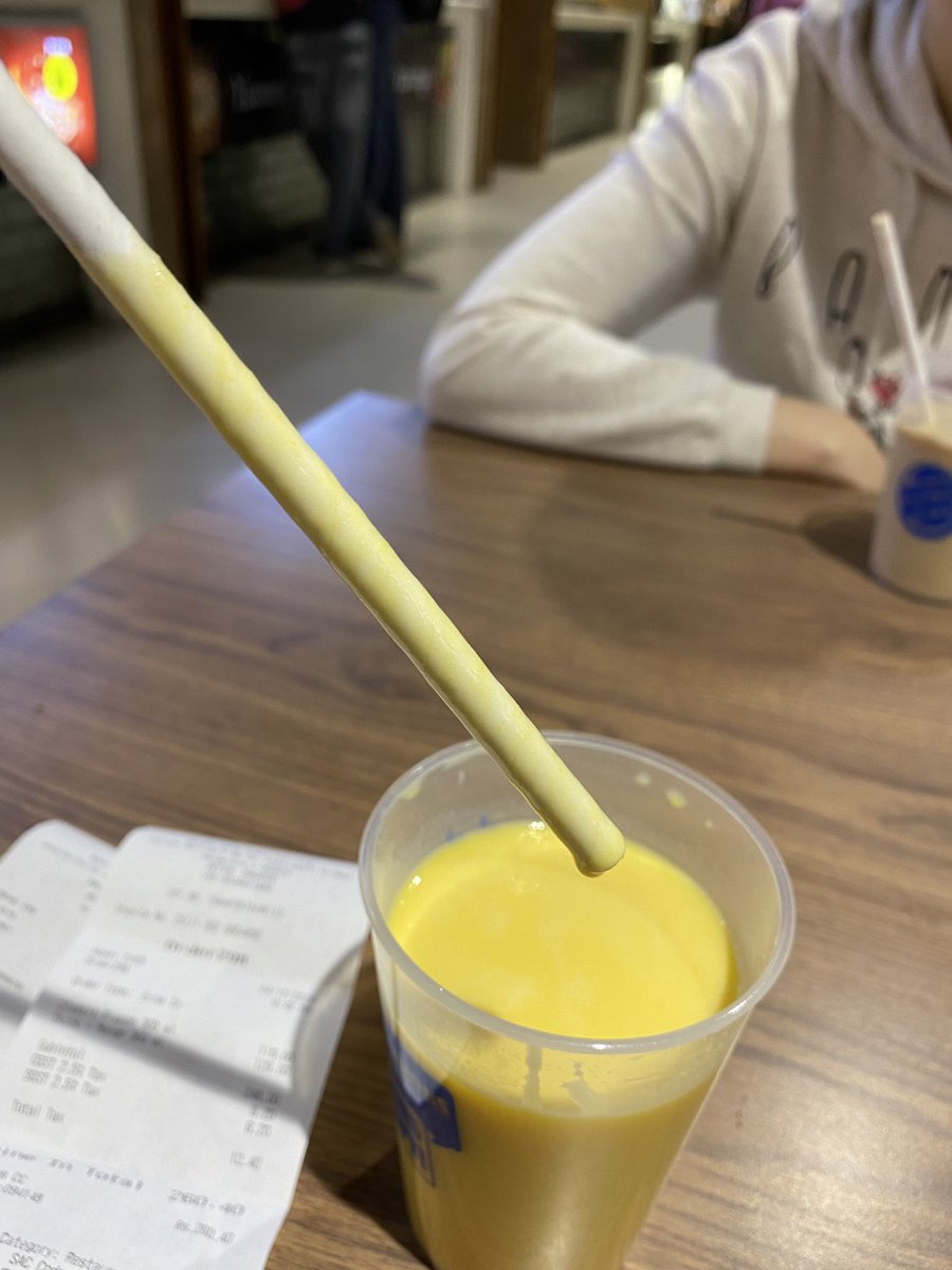 AshutoshBanerje's tweet photo. Horrible Shake @BurgerKind day light cheating. https://t.co/MIdiTEBV5y