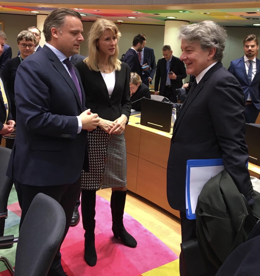 Het kabinet pleit voor uitbreiding EU-mededingingstoezicht voor aanpak oneerlijke concurrentie vanuit derde landen

<a href="/MonaKeijzer/">Mona Keijzer</a>: “Met uitbreiding toezicht zorgen we dat iedereen zich aan de hier geldende mededingingsregels gaat houden.”

Nieuwsbericht ⤵️
rijksoverheid.nl/ministeries/mi…