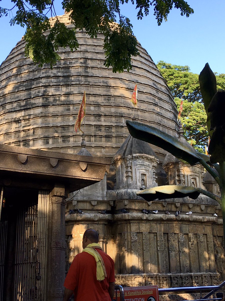 Guwahati does little justice to the beauty & diversity of  #Assam . One has to pass through it for logistical reasons, & to visit  #Kamakhya, one of our Shakti peethas,& an imp center of Tantric traditions. The Devi’s powers are legendary, her devotees many 5/n