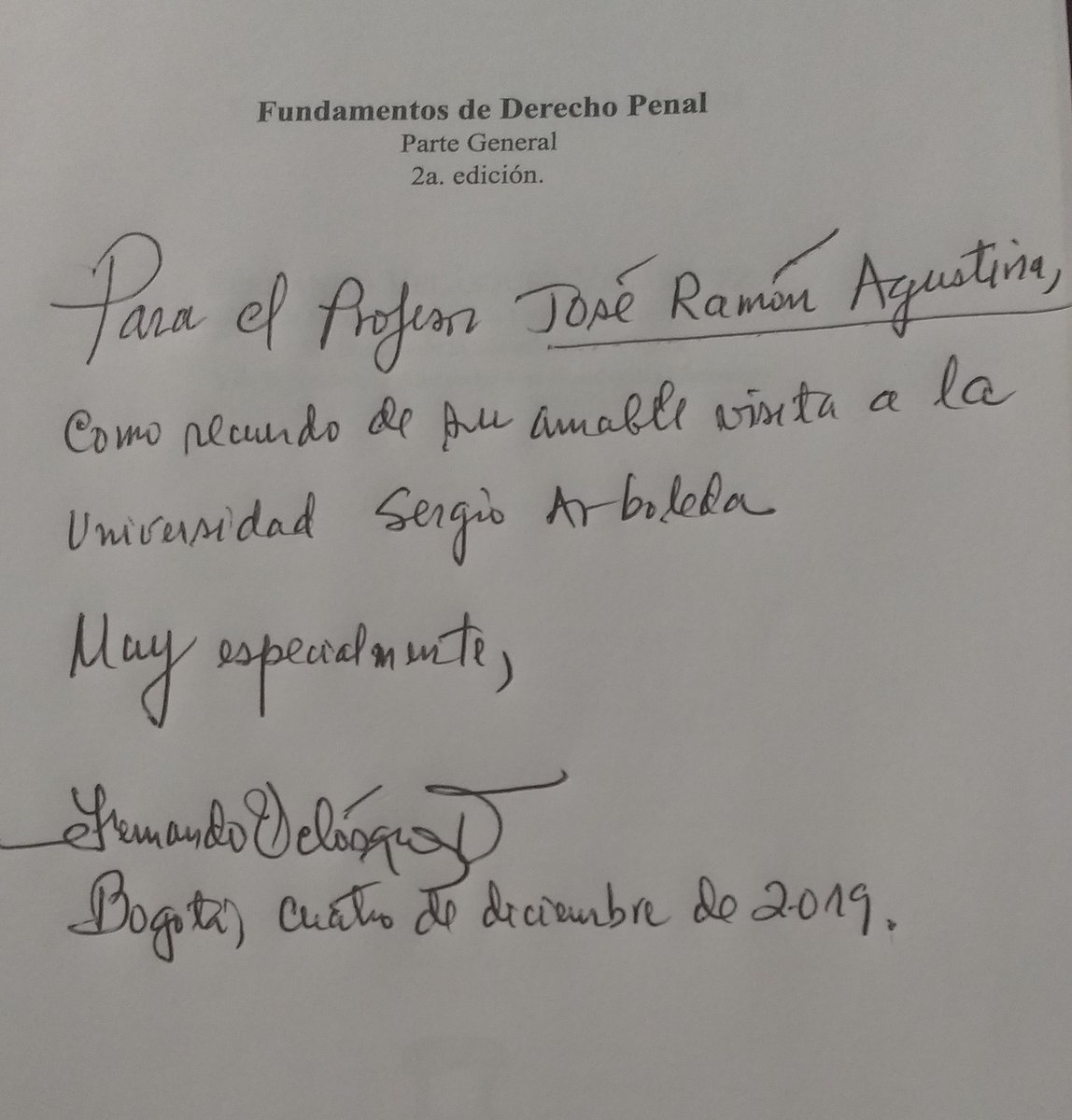 Cuesta irse de un país como #Colombia... Ojalá mejore la situación pronto, esta gran nación se merece lo mejor. Hoy tuve la fortuna de compartir reflexiones con el Prof. Fernando Velásquez, un grande del Derecho penal.