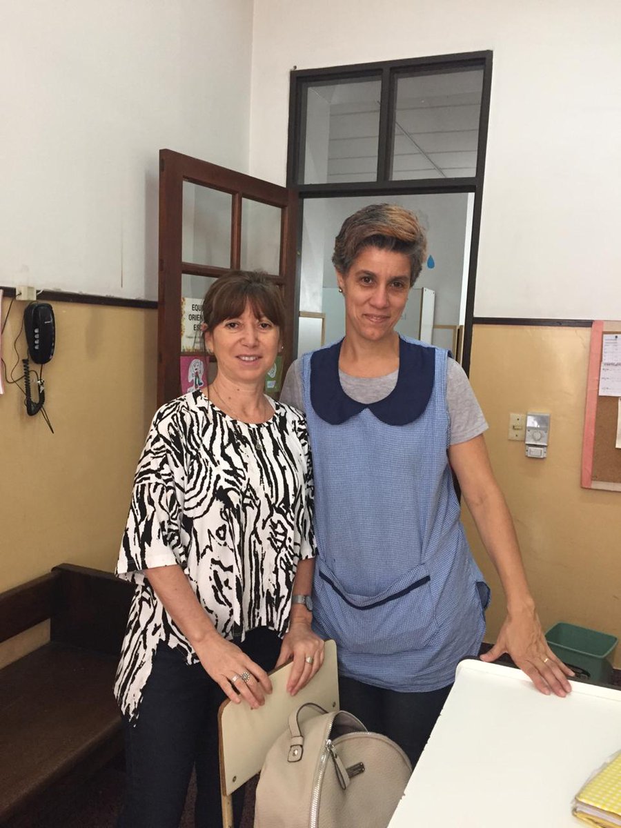 DEIBuenosAires's tweet photo. Hoy visitamos el Jardín N° 943 de #LaPlata, en el marco del Proyecto "Las elecciones de Sala Amarilla" en donde se transversalizó el área de Educación Digital, Programación y Robótica. ¡Felicitaciones a los docentes y directivos por seguir esta iniciativa! https://t.co/gULy6u13Rq