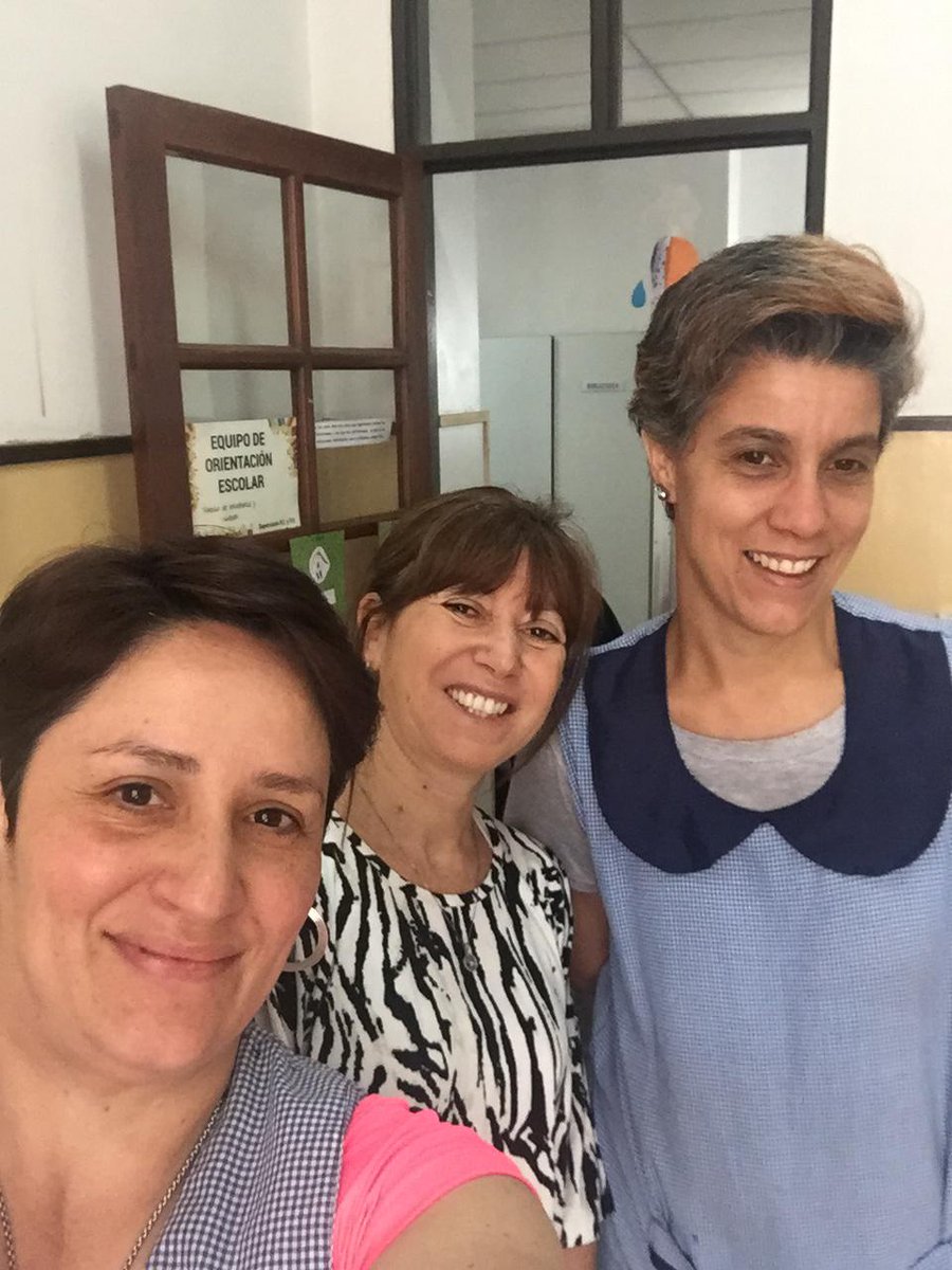 DEIBuenosAires's tweet photo. Hoy visitamos el Jardín N° 943 de #LaPlata, en el marco del Proyecto "Las elecciones de Sala Amarilla" en donde se transversalizó el área de Educación Digital, Programación y Robótica. ¡Felicitaciones a los docentes y directivos por seguir esta iniciativa! https://t.co/gULy6u13Rq