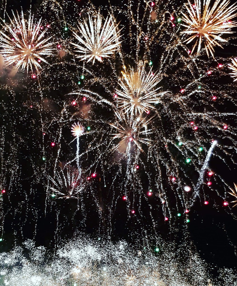 We sure now how to start Christmas off with a bang here in Newquay.  Our wedding season  has now finished but we have some great Christmas photo shoot sessions and gift vouchers on offer.  Check out our Facebook studio page Carolyn Oakley - Images Studio Photography - Cornwall