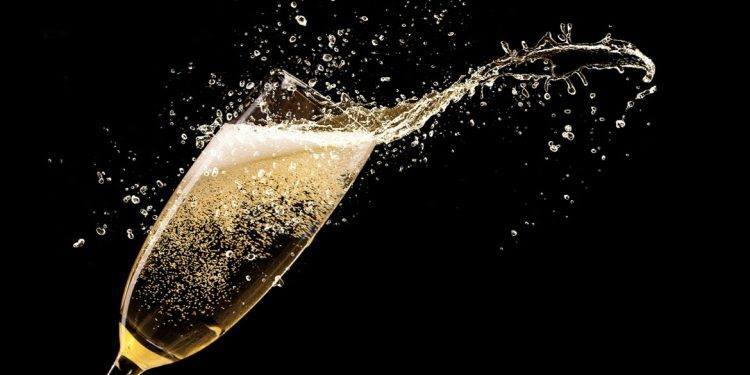 Gli appuntamenti con il gusto: Gli spumanti – Il metodo classico. Sabato 14 dicembre h. 20:30 cyranolibri.wordpress.com/2019/12/04/gli…