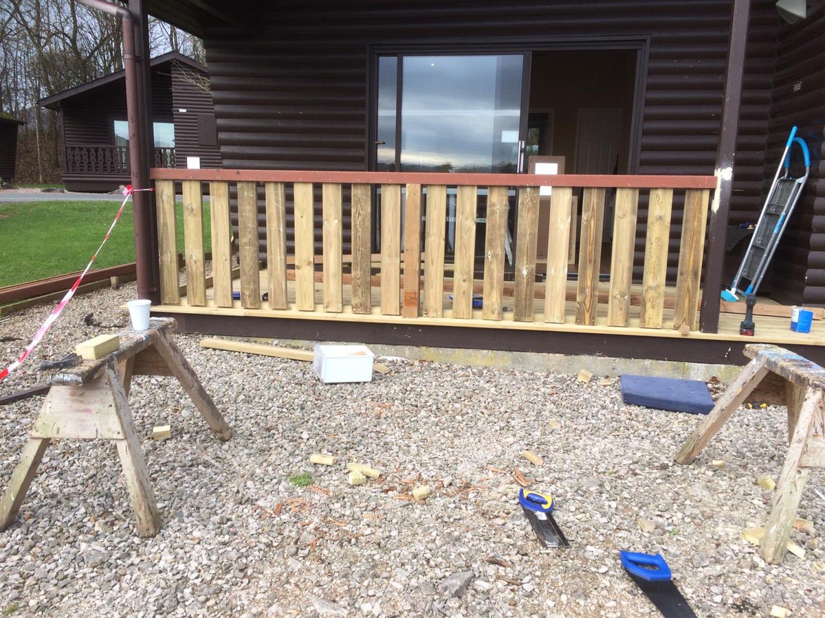 MattBaker0409's tweet photo. Another good day on the outdoor work for Lodge 234 @PhilGoodallPLR @vickytplr @Adam_PLR well done all involved it’s looking great! #OneTeam #DiamondResorts #MakingADifference #PLR https://t.co/8fIUPhFA60