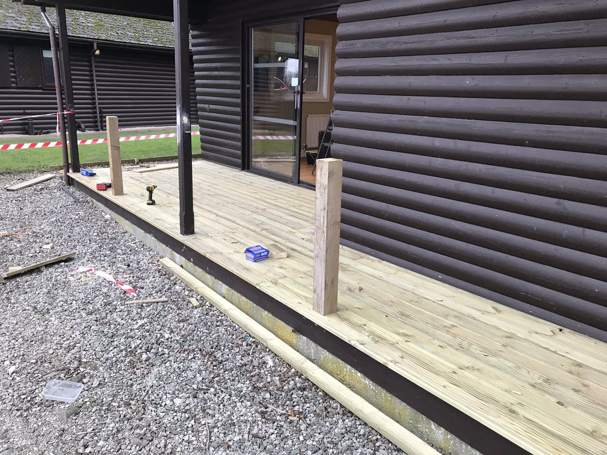 MattBaker0409's tweet photo. Another good day on the outdoor work for Lodge 234 @PhilGoodallPLR @vickytplr @Adam_PLR well done all involved it’s looking great! #OneTeam #DiamondResorts #MakingADifference #PLR https://t.co/8fIUPhFA60