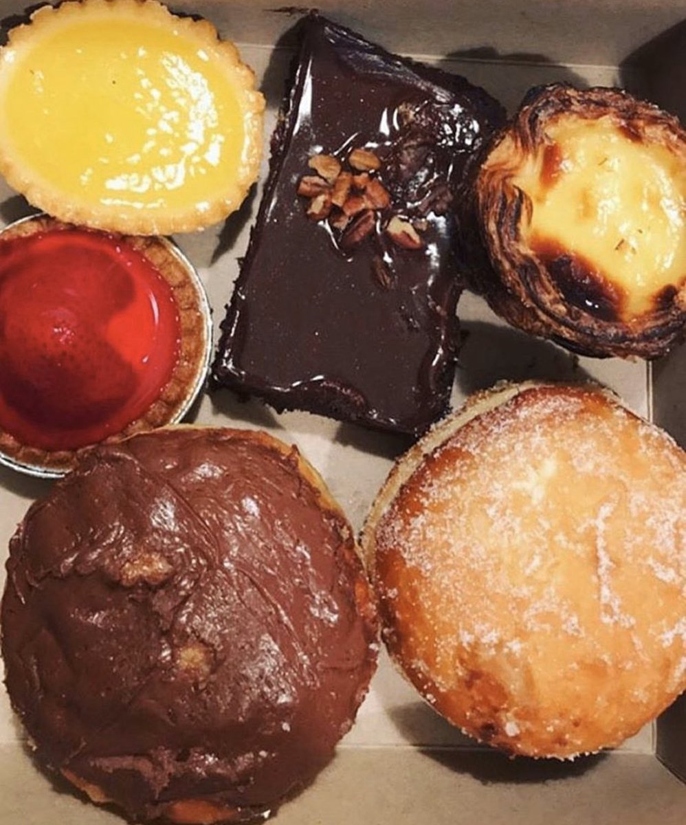 This box of freshly made desserts is sure to get you over the mid week hump!! Come satisfy your sweet tooth 🦷 🍭