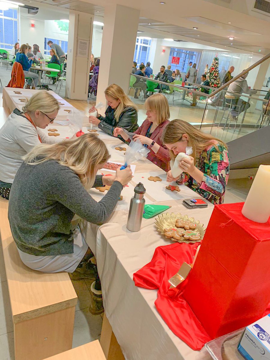 thelibrary_uk's tweet photo. Great fun! π€©π₯well done guys! Are we potentially having some new pastry chefs rising for the business??? ππππππππ#gingerbreadmandecorating #londonstorey https://t.co/uwlKlKJ6gj