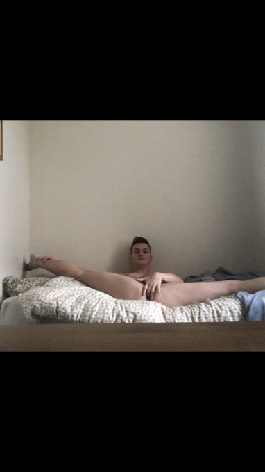 Casual..... ? just love filming videos of myself in splits https://t.co/WLCYyO3GCY