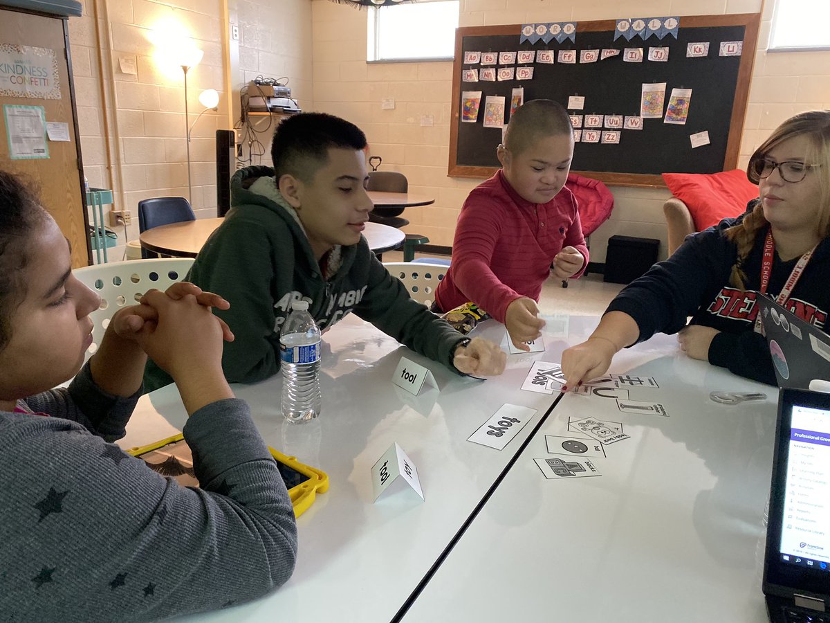 finnegan54321's tweet photo. Hands-on learning about Science tools! Way to go @MsGriffin18 @PrincipalMizell @SterlingMiddle1 #wordsandrealia https://t.co/lWo8Ca7iAT