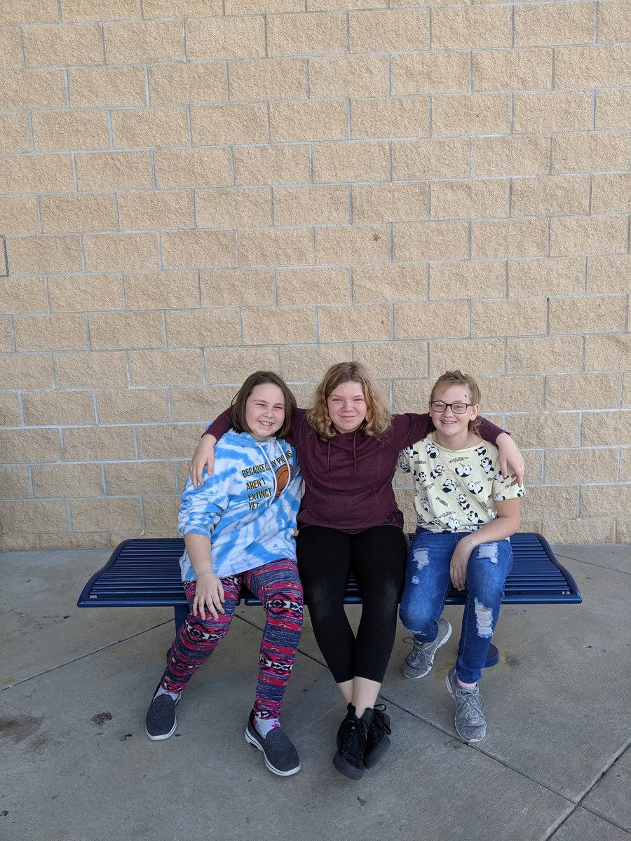 MiddleWinfield's tweet image. Happy friendship meals day!!!