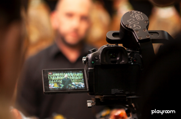 ¡Hoy nos encontramos así! 📸📸 Estamos de #shooting preparando una campaña especial con gente aún más especial 😎😍 ¡Deseando que veáis el resultado! #spot #publicidad #WannaPlay #letsPlay #playroom360