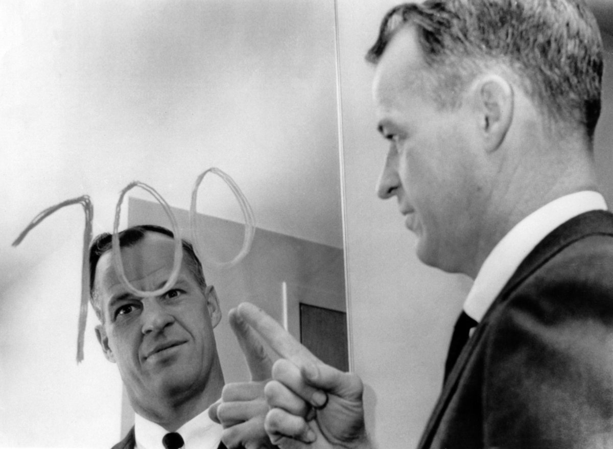 NHLPR's tweet photo. THIS DATE IN 1968: @DetroitRedWings legend Gordie Howe became the first member of the NHL’s 700-goal club – a milestone only six others have reached since. #NHLStats

More TDIH: https://t.co/oP6E8GnaAs https://t.co/Vsx9Ez5I3L