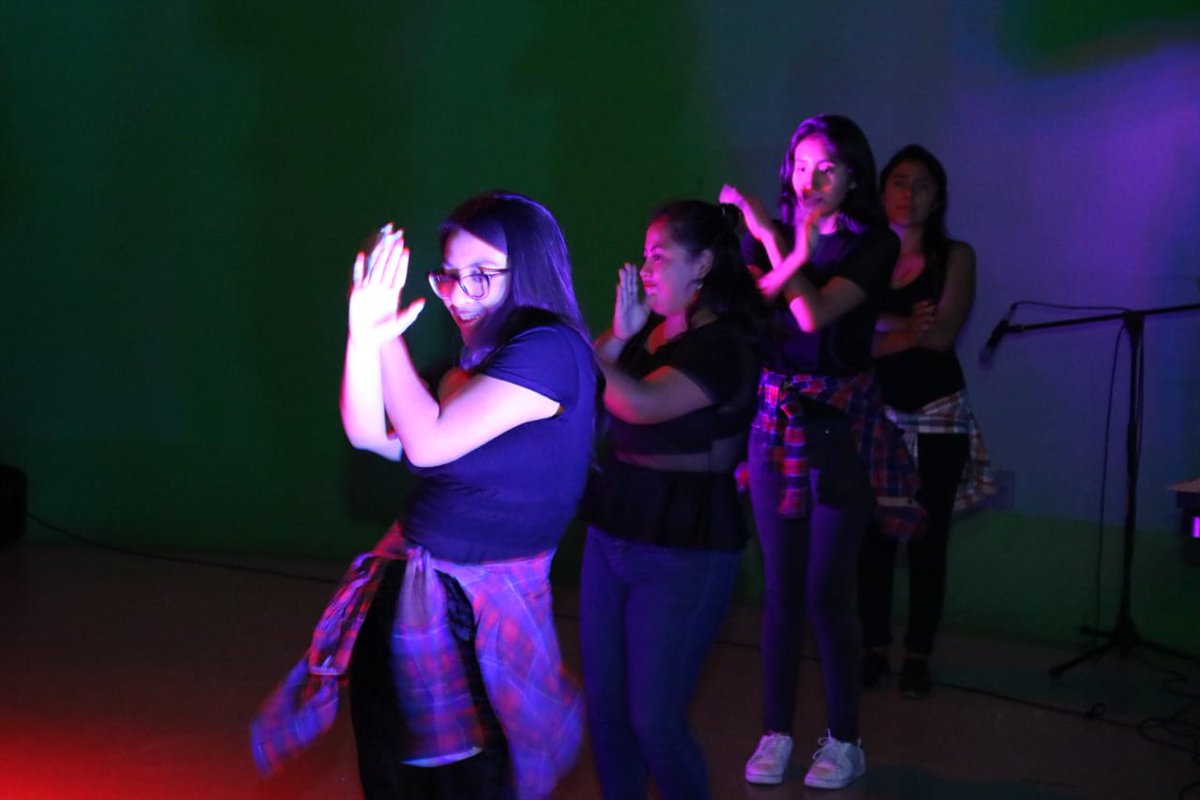 utvco's tweet photo. La #ComunidadUTVCO realiza en el Foro de TV de la #UTVCO, la presentación de actividades generadas en la Tutoría Cultural en el periodo Septiembre-Diciembre, exposición de Baile de Salón, Baile Contemporáneo, Rondalla, Banda de Rock y Ska, Círculo de Lectura.
#OrgulloUTVCO 🙋♀️🙋♂️ https://t.co/HOT0b7pdzJ