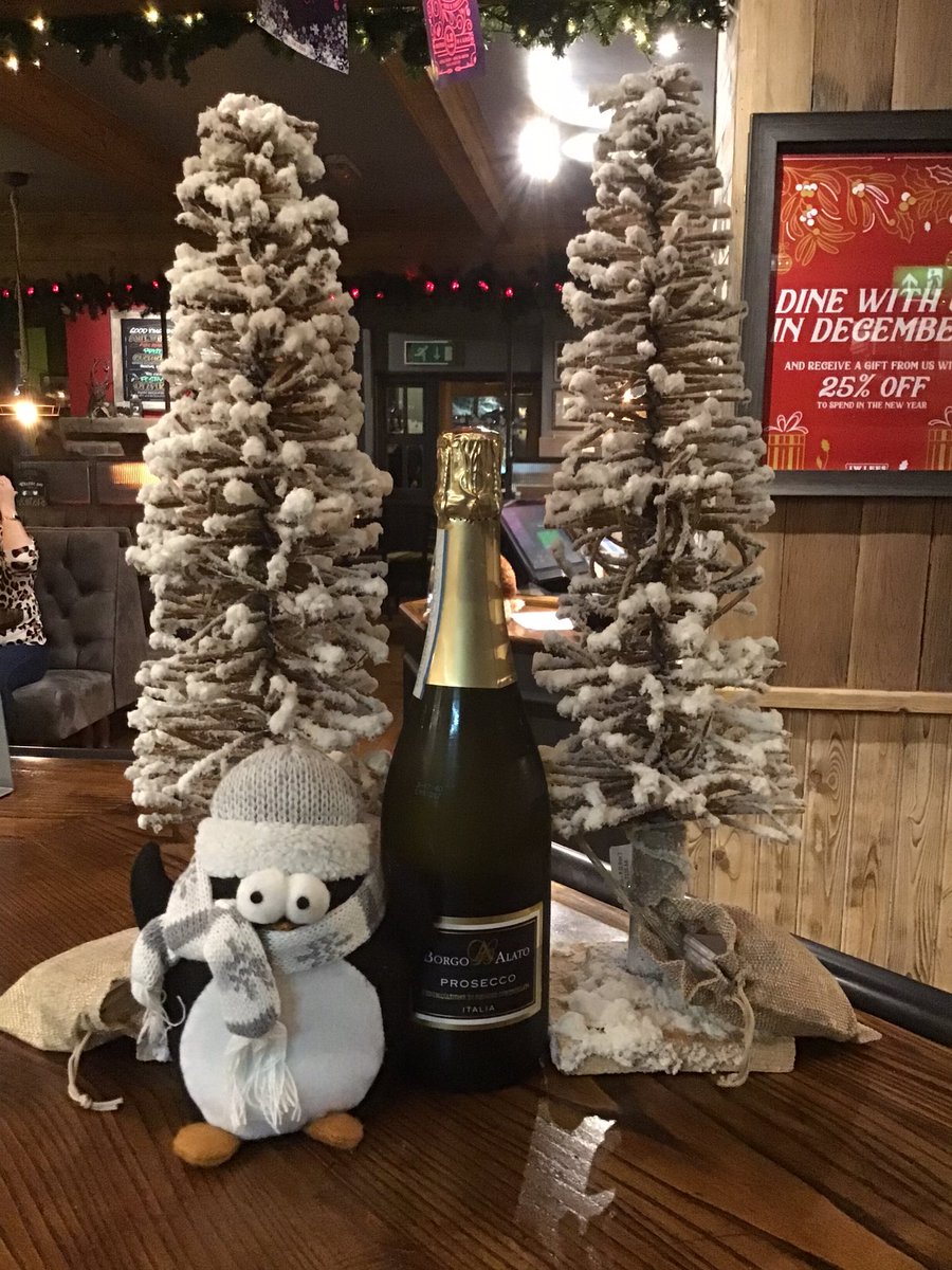 RoseofLancs's tweet image. Win a bottle of Prosecco Day 4 #pengwin #CountdowntoChristmas #ChristmasAdventGiveaway 🥂🍾🥂Simply RT or Share on our Facebook 🌲🎅🏻🌲
