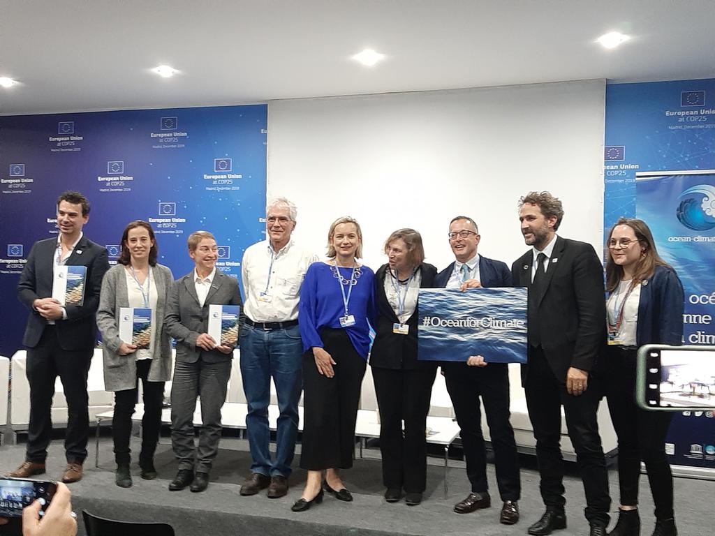 #COP25 Family photo #OceanForClimate platform speakers in Madrid. 5 years of work!
@TaraOcean_ 
@romaintrouble