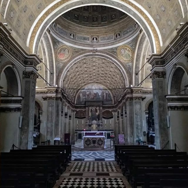 L'abside c'è oppure no? Visitate con me questo splendido capolavoro realizzato dall'architetto rinascimentale Bramante, lo scoprirete #milan #milano #italie #italia #italy #milanocityitalia #churches #church #renaissancechurch #chiesa #chieseditalia #chi… ift.tt/2sNqOvH