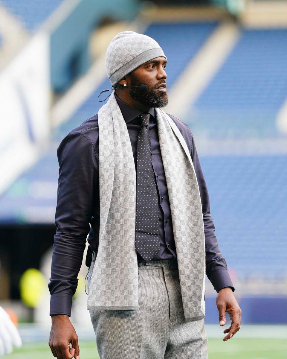 Hall of Fame WR @RandyMoss pulled up to MNF with the LV drip