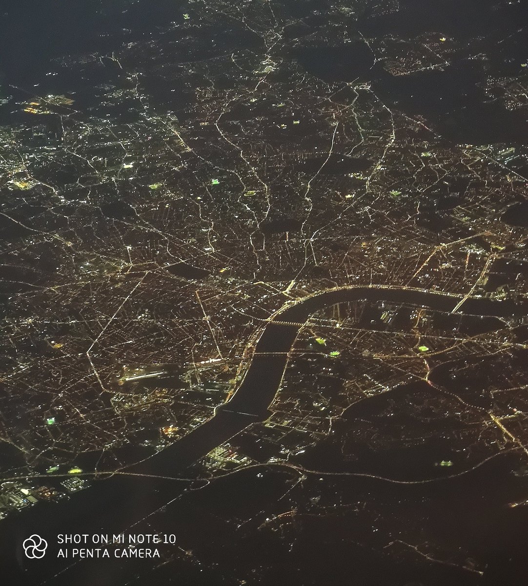 yanliufr's tweet photo. Quelle ville s'agit-il selon vous?
#Xiaomi #XiaomiNote10 #Pentacamera #108MP
(Pas activée pour cette photo, oublié 🤫) https://t.co/bafq6Wfole